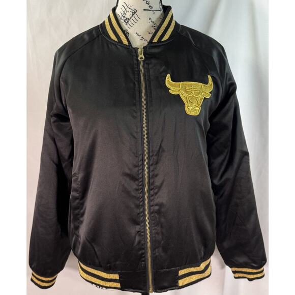 NBA UNK Chicago Bulls Black With Gold Satin Bomber Jacket Size Womens Small - Picture 1 of 6